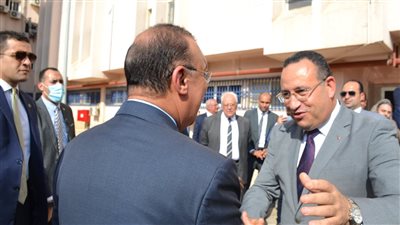 وزير الاتصالات ورئيس جامعة الإسكندرية يتفقدان وحدة التشخيص عن بُعد بمستشفى سموحة الجامعي
