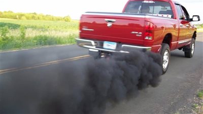 ضبط 20 سيارة لتجاوزها النسب القياسية للعوادم بالقاهرة