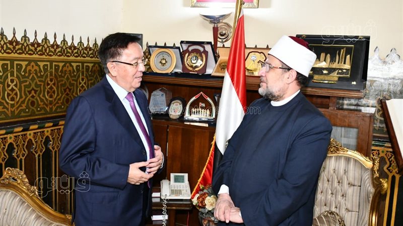 وزير الأوقاف وسفير