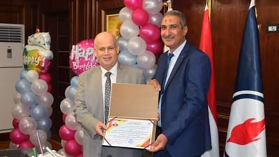 احتفالية لتكريم رئيس شركة بتروجاس بعد وصوله لسن المعاش | صور