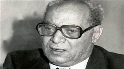 أرسطو العاشر في دائرة الاتهام.. لويس عوض 