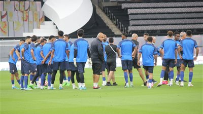 أحمد مرتضي منصور يستقبل حمد بن خليفة بإستاد لوسيل 