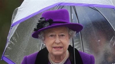 وجه لاعبة البوكر ولم تدخل مدارس.. 10 أشياء يجب معرفتها عن الملكة إليزابيث