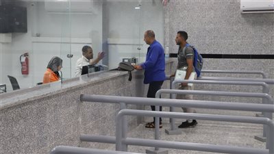 3 صور ترصد سير العمل داخل وحدة خدمات العمالة المصرية فى الخارج 