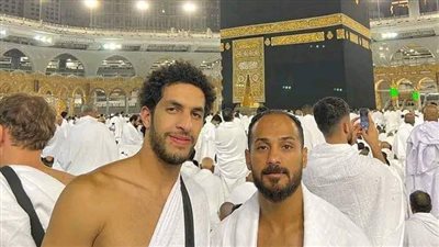 مصطفي شوبير يلحق بوليد سليمان لأداء مناسك العمرة