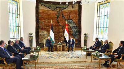 الرئاسة في أسبوع.. السيسي يؤكد استمرار مصر في تقديم كل الدعم الممكن للقضية الفلسطينية بما يضمن تحقيق التطلعات المشروعة للشعب الفلسطيني الشقيق وفق الثوابت القائمة على مبدأ حل الدولتين