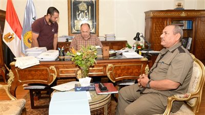 محافظ أسيوط يعتمد 1664 عقد تقنين وضع اليد على أراضي الدولة 