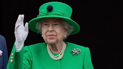 السيسي يعزي في وفاة الملكة إليزابيث الثانية.. قادت بلادها لعقود طويلة بحكمة بالغة.. ويؤكد العزم على العمل مع الملك تشارلز لتعزيز علاقات البلدين.. ورئاسة الجمهورية تنعى الراحلة ببيان مؤثر