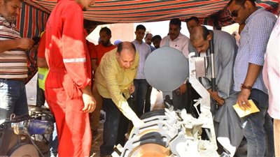 محافظ أسيوط يتفقد أعمال توصيل خطوط وشبكات الغاز الطبيعي بقرية بني مر 