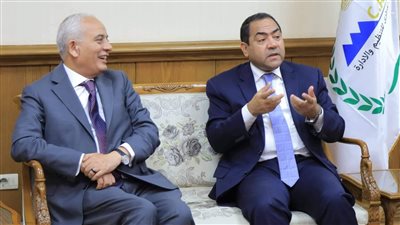 وزير التعليم ورئيس التنظيم والإدارة يتفقدان امتحانات وظيفة معلم مساعد رياض أطفال|صور 