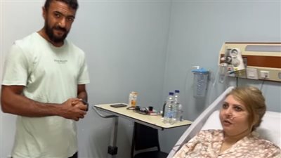 أحمد العوضي يشارك مريضة بورم عضلي احتفالها بعيد ميلادها | فيديو