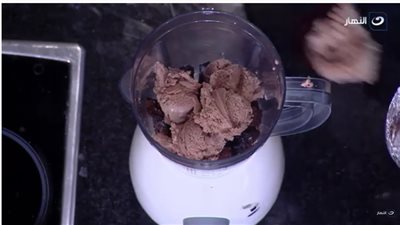 طريقة عمل ميلك تشيك البراونيز بالشيكولاتة | فيديو 