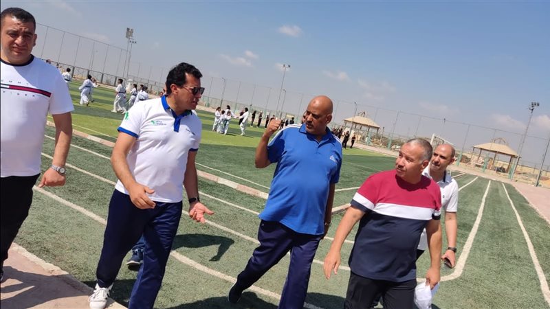 أشرف صبحي يتفقد المدينة