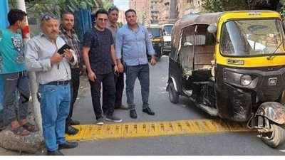 منعا للسير عكس الاتجاه.. تركيب مطب صناعي بحي الوراق.. صور