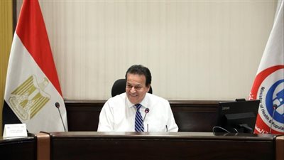 وزير الصحة يبدأ جولته التفقدية بمستشفى البنك الأهلي 