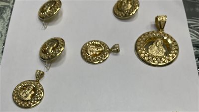 ضبط أجنبي حاول تهريب مشغولات ذهبية حول جسده بمطار الغردقة