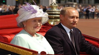 برغم إعلان عدم مشاركته في جنازة إليزابيث.. بوتين يهنيء الملك البريطاني الجديد 
