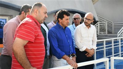 وزير الشباب والرياضة يتفقد 