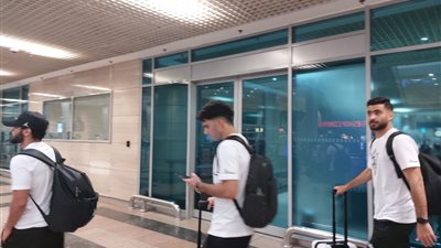 بعد خسارة سوبر لوسيل.. 5 صور ترصد وصول فريق الزمالك لمطار القاهرة