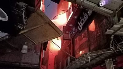 خسائر بملايين الجنهيات.. تفاصيل حريق عقار حارة اليهود في الموسكي