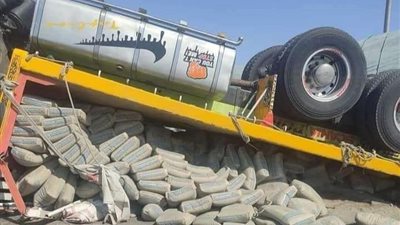 إصابة سائق في انقلاب سيارة أمام ميناء سفاجا البحرى | صور 