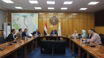 اللجان النقابية بالجيزة تناقش مع وزير القوى العاملة رؤيتها لتطوير عمل المديرية