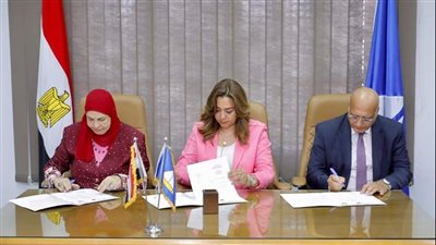 محافظ دمياط توقع بروتوكول تعاون لاستكمال فندق اللسان برأس البر 