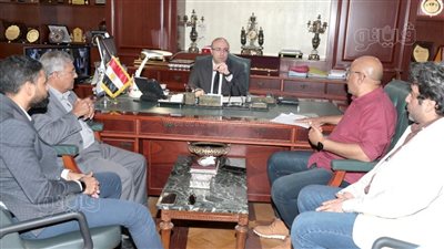 محافظ بني سويف يبحث مع وكيل الصحة حلولًا عاجلة لأزمة العناية المركزة