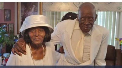 عشرة العمر.. زوجان يحتفلان بـ 75 عاما على زواجهما