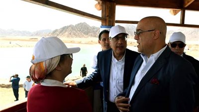 رئيس الوزراء: كاميرا داخل كل تاكسي في شرم الشيخ للاطمئنان على السائحين |فيديو 