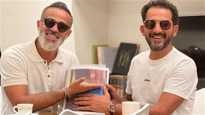 بعد غياب ٢٠ سنة.. أحمد حلمي يعود للمسرح برعاية حمدي بدر