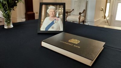 سفارة بريطانيا فى مصر تعلن فتح دفتر عزاء الملكة إليزابيث 