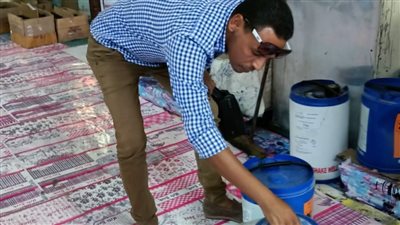 ضبط خامات ومواد كيماوية لأحبار الأقلام منتهية الصلاحية في الإسكندرية