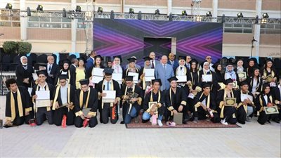 محافظ القاهرة يكرم الأوائل من طلاب ذوي الهمم