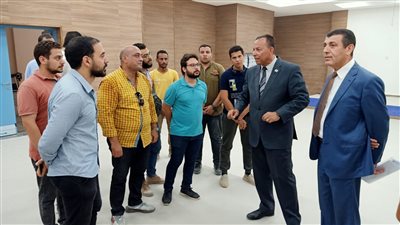 رئيس جامعة المنصورة الجديدة يتابع تركيب المدرجات والمعامل بالمرحلة الثانية