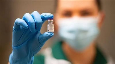 لماذا تأخر إنتاج الدواء المصري لمواجهة كورونا؟.. أستاذ فيروسات يجيب