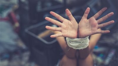 حقوق كفلها القانون لضحايا جرائم الاتجار بالبشر