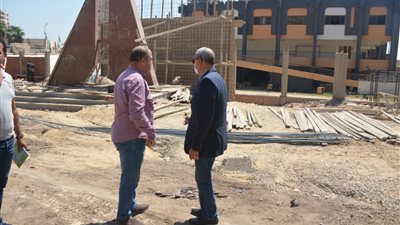 محافظ القليوبية يجري جولة تفقدية في شبرا الخيمة 