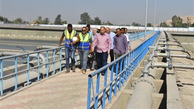 بتكلفة 500 مليون جنيه.. محافظ أسيوط يتفقد أعمال إنشاء محطة صرف صحي عرب المدابغ الجديدة 