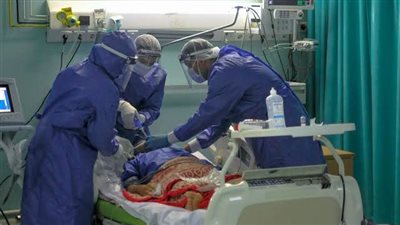 لماذا ارتفعت أعداد مصابي كورونا في مصر؟.. خبراء يكشفون السبب 