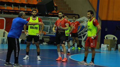 بعثة رجال يد الأهلي تطير إلى المغرب