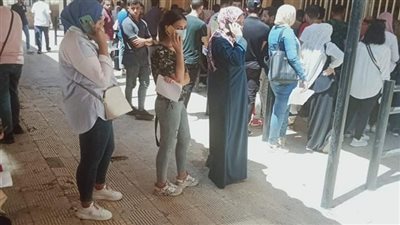 توافد طلاب الثانوية العامة على مكاتب التنسيق بجامعة الإسكندرية 