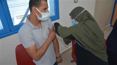 موظفو ديوان المنيا يواصلون تلقي لقاح كورونا 