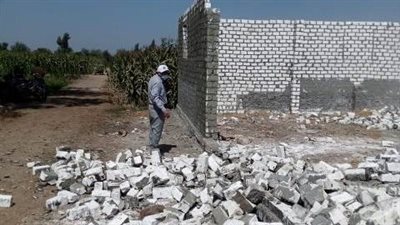 إزالة مبنى بالدبش الأبيض والأسمنت على مساحة ٢٥٠ مترا بالشرقية