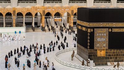 السعودية تستقبل أولى رحلات المعتمرين القادمين من الخارج|صور