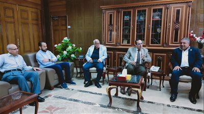 محافظ شمال سيناء يستقبل لجنة نقابة المهندسين بعد معاينة بعض العمارات بالعريش