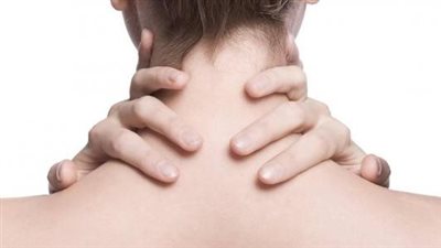 تعرفي على أسباب سواد الرقبة وطرق العلاج