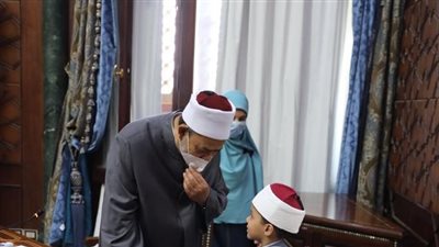 الإمام الأكبر يكرم المتميزين والمبتكرين بالأزهر ويؤكد دعمه للإبداع | صور 