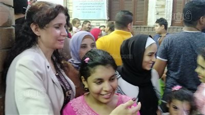 الكل في حب العذراء هائمون.. أسرة مسلمة تشارك في احتفالات عيد صعود العدرا | فيديو