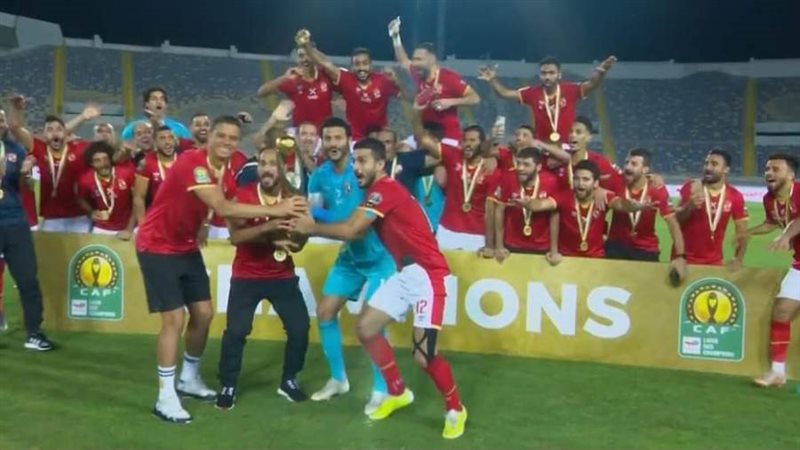 تتويج النادي الأهلي